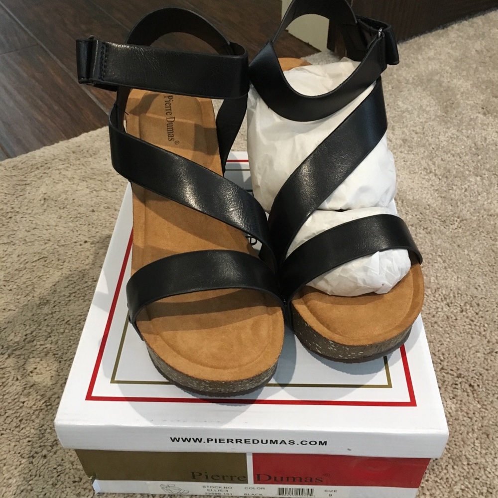 New in box Pierre Dumas sandals